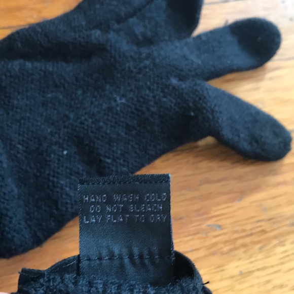 BUNDLE: Steve Madden black gloves & Target scarf - Picture 9 of 13